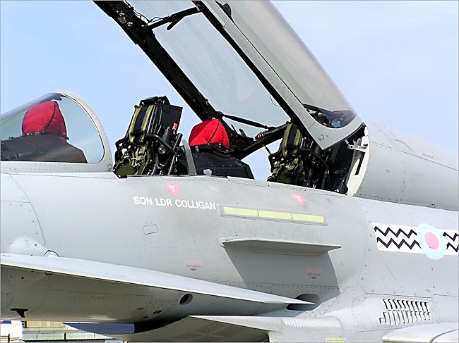 RAF Typhoon 2 eurofighter Fighter Bomber cockpit