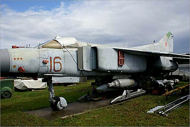 Mikoyan-Gurevich MiG-23M Flogger jet fighter weapons